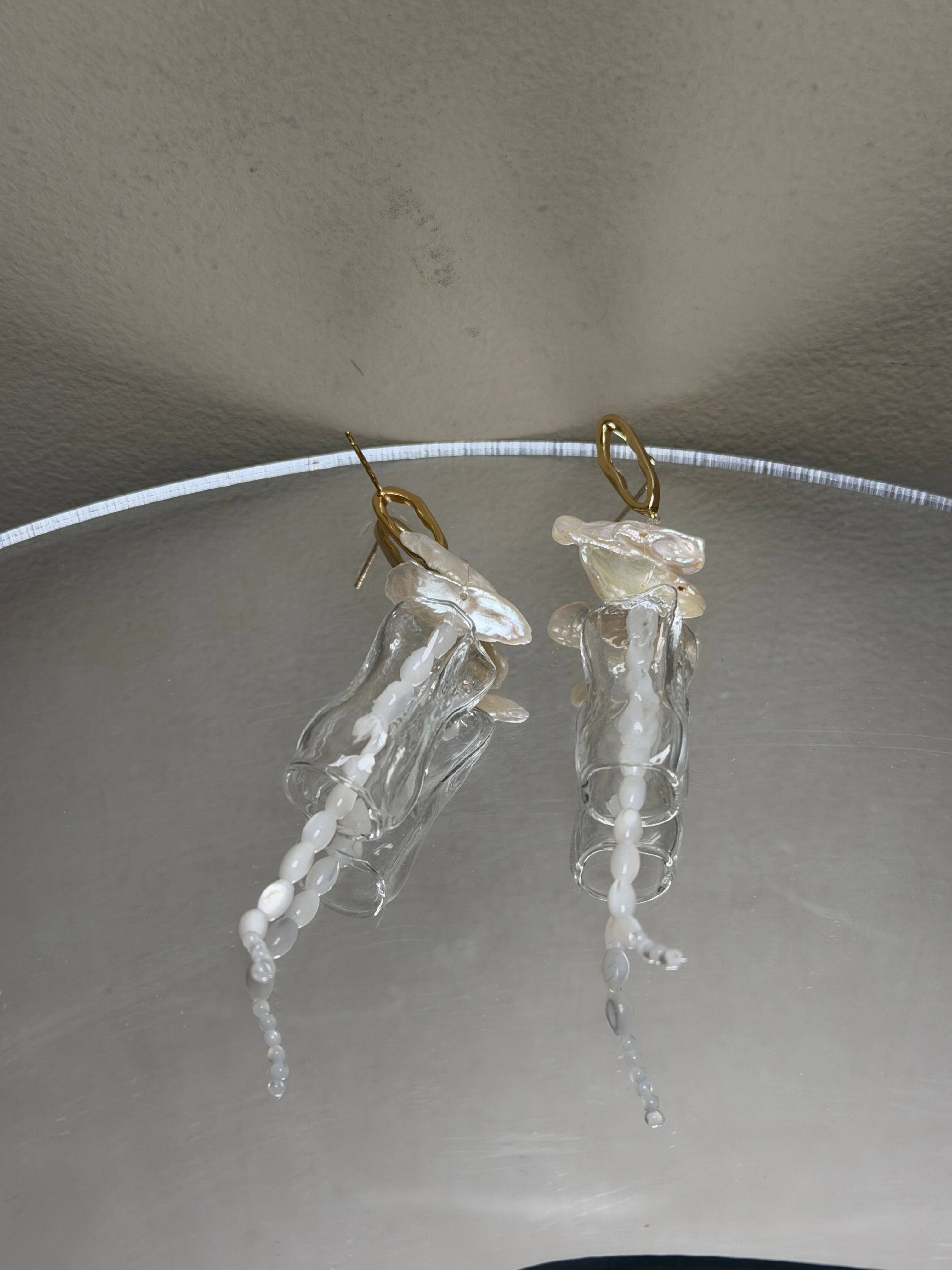 COSiii Orecchini Artigianali in Perla Naturale, Madreperla e Vetro Soffiato – Argento 925 & Placcatura Oro 14k