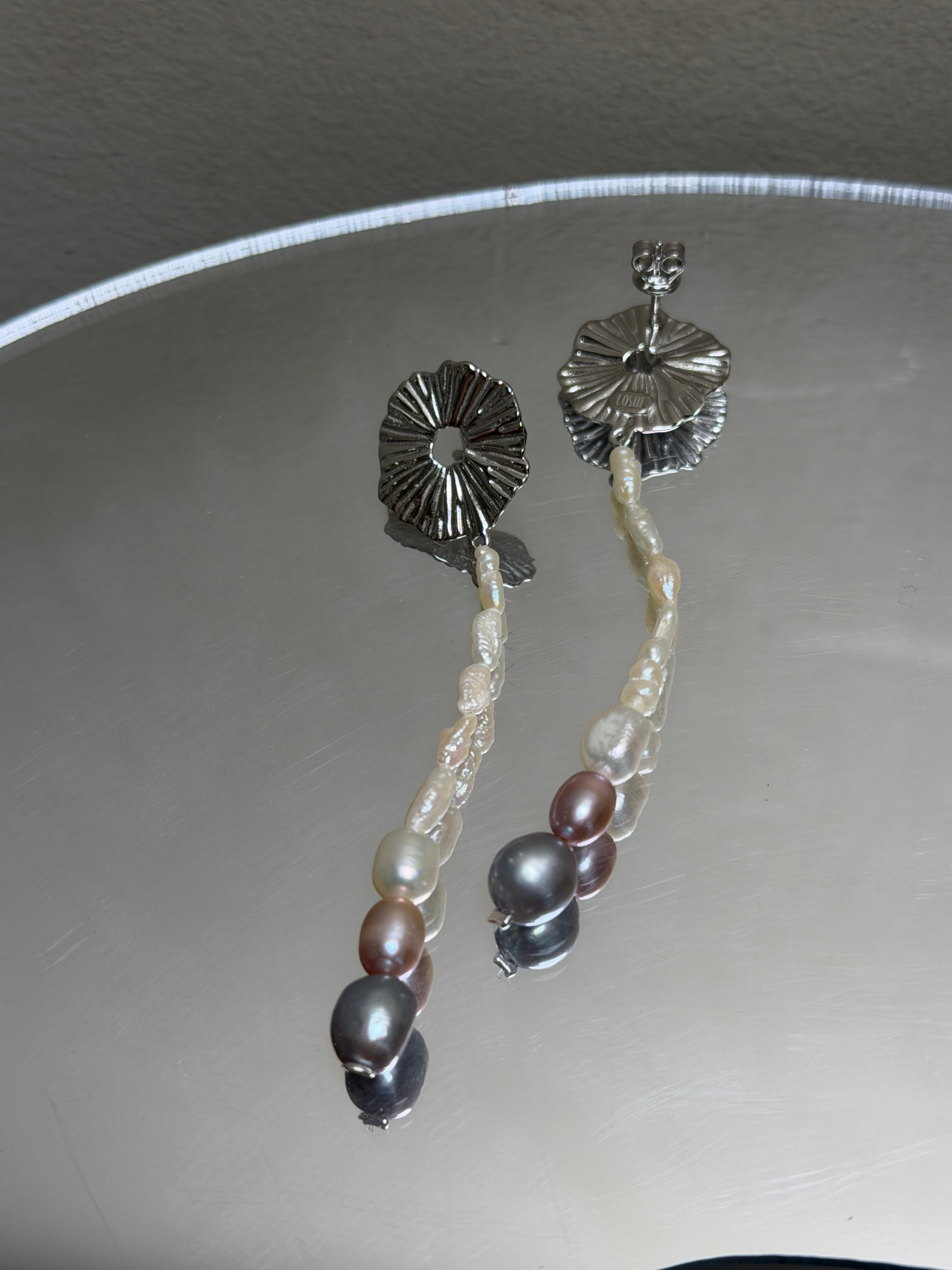 COSiii Orecchini Lunghi con Perle Naturali Multicolore – Perni in Argento 925