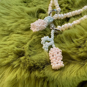 Hand-beaded tulip-shaped natural pearl necklace