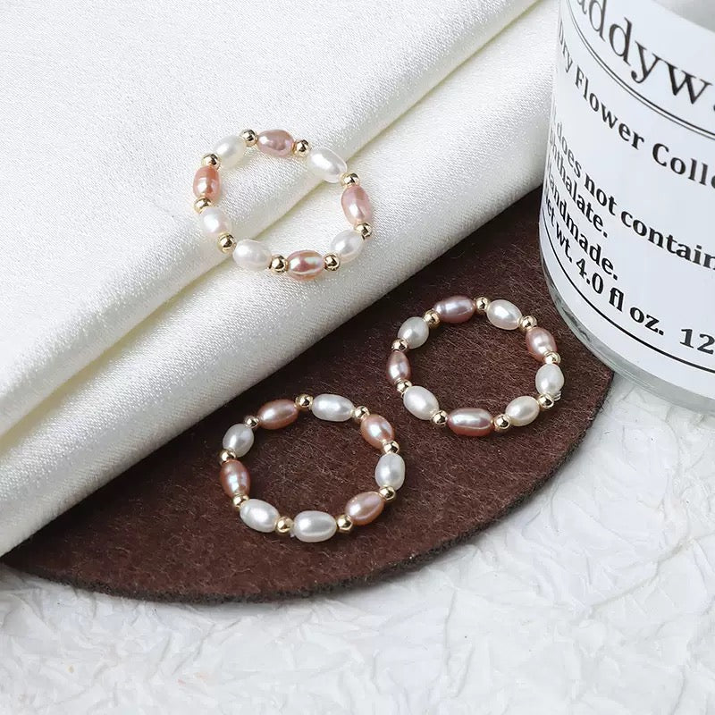 Anello Elastico con Perle Naturali Bianche e Rosa – Dettagli in Oro 14K, Taglia Unica