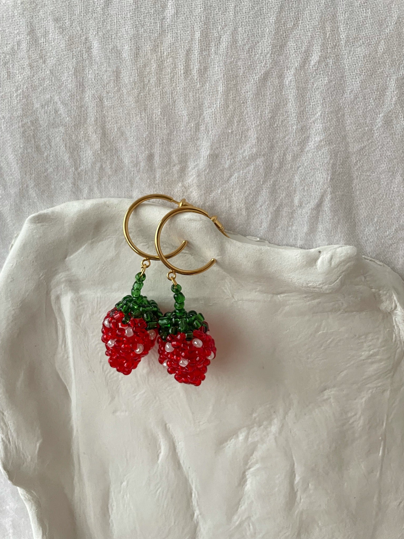 FRAGOLA Strawberry handmade beaded earrings