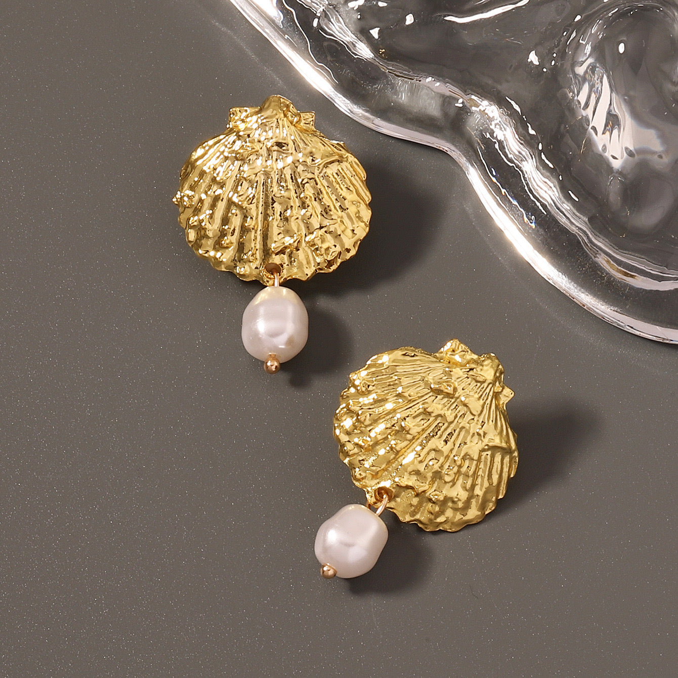 COSiii 14k gold-plated shell-shaped pearl earrings