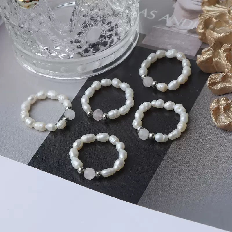 COSiii Anello Elastico con Perle Naturali e Cristallo – Taglia Unica