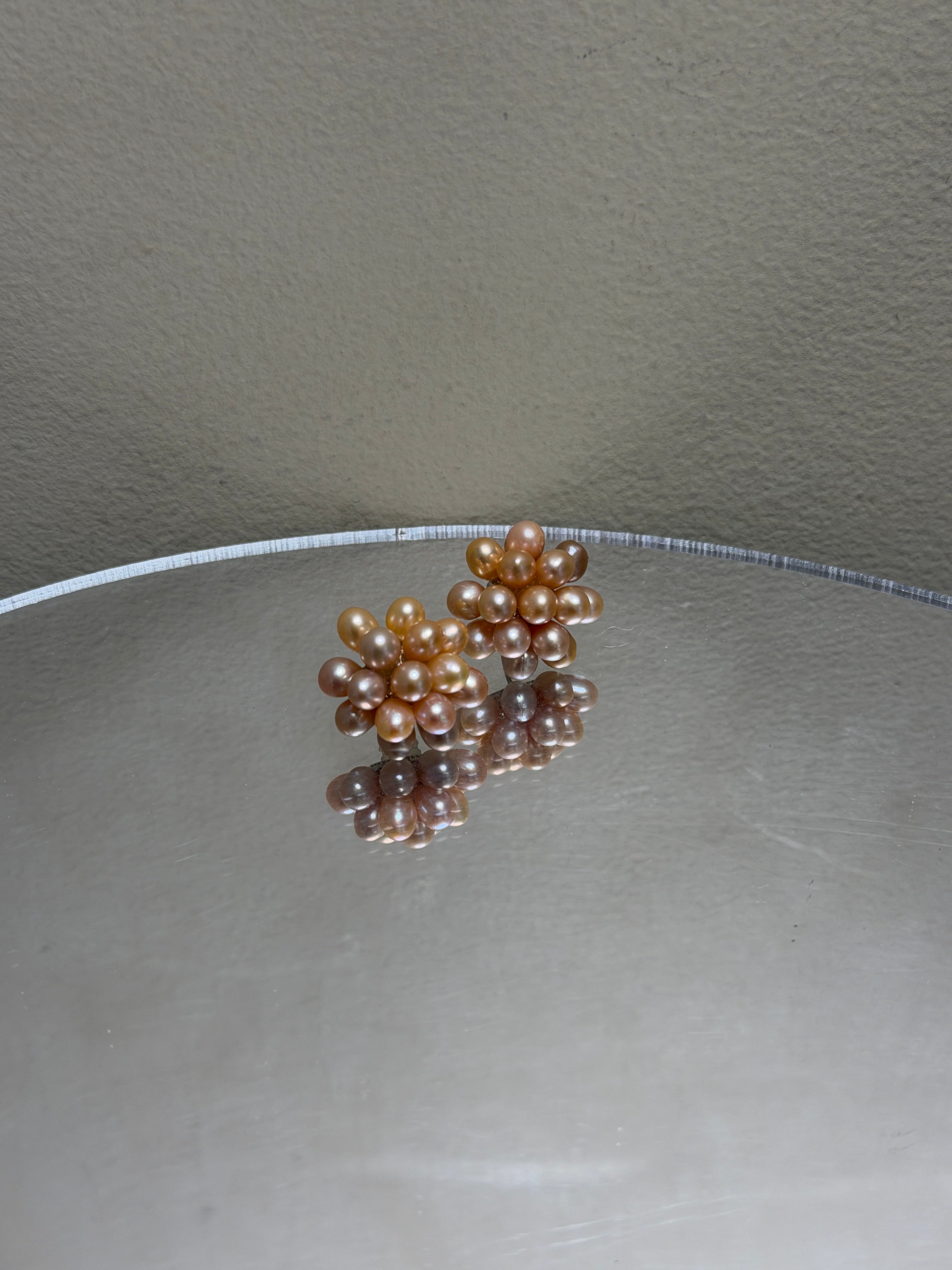 COSiii Orecchini a Fiore con Perle Naturali e Perno in Argento 925