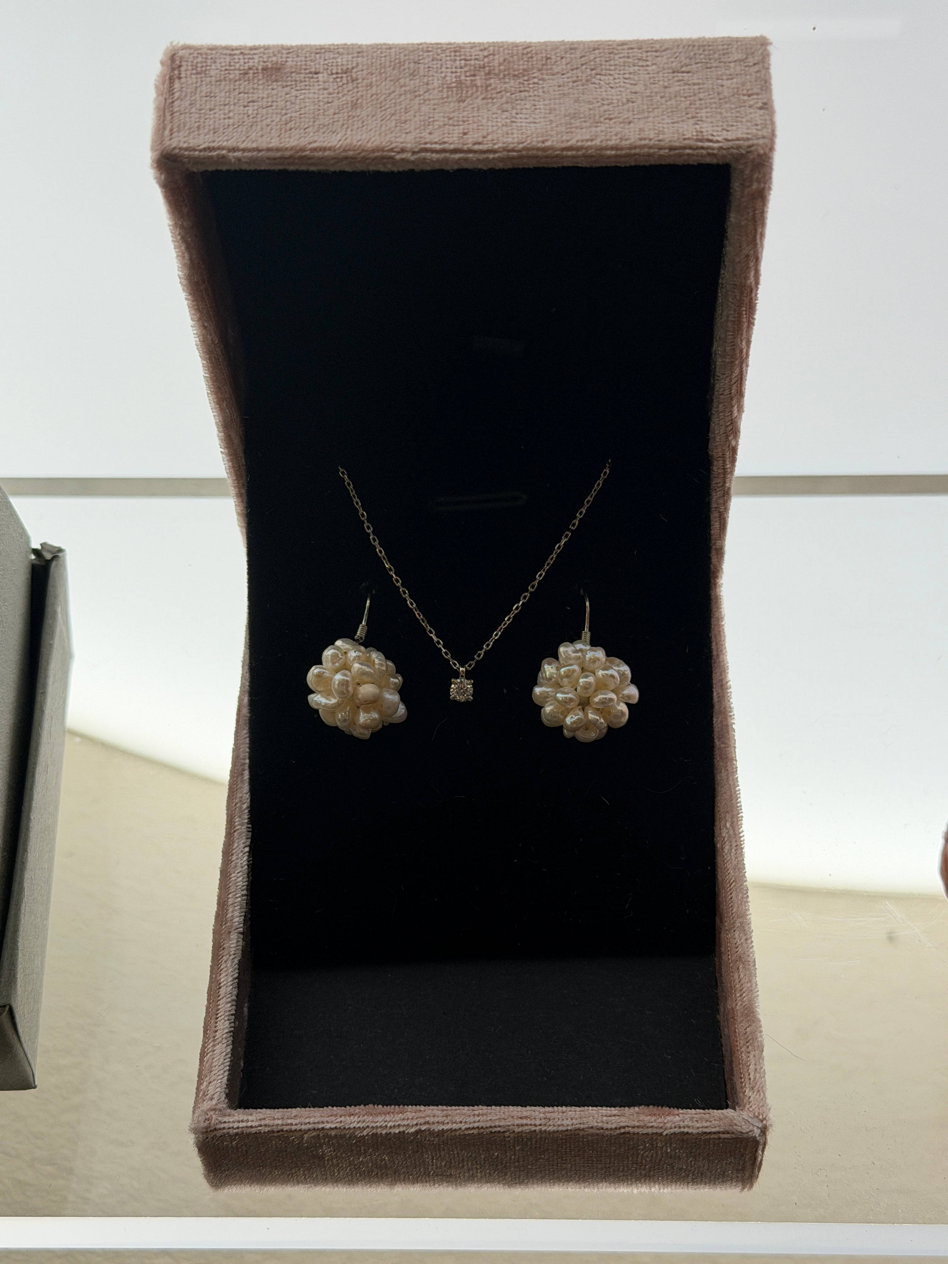 COSiii Orecchini Pendenti con Perle Naturali a Fiore – Gancio in Argento 925