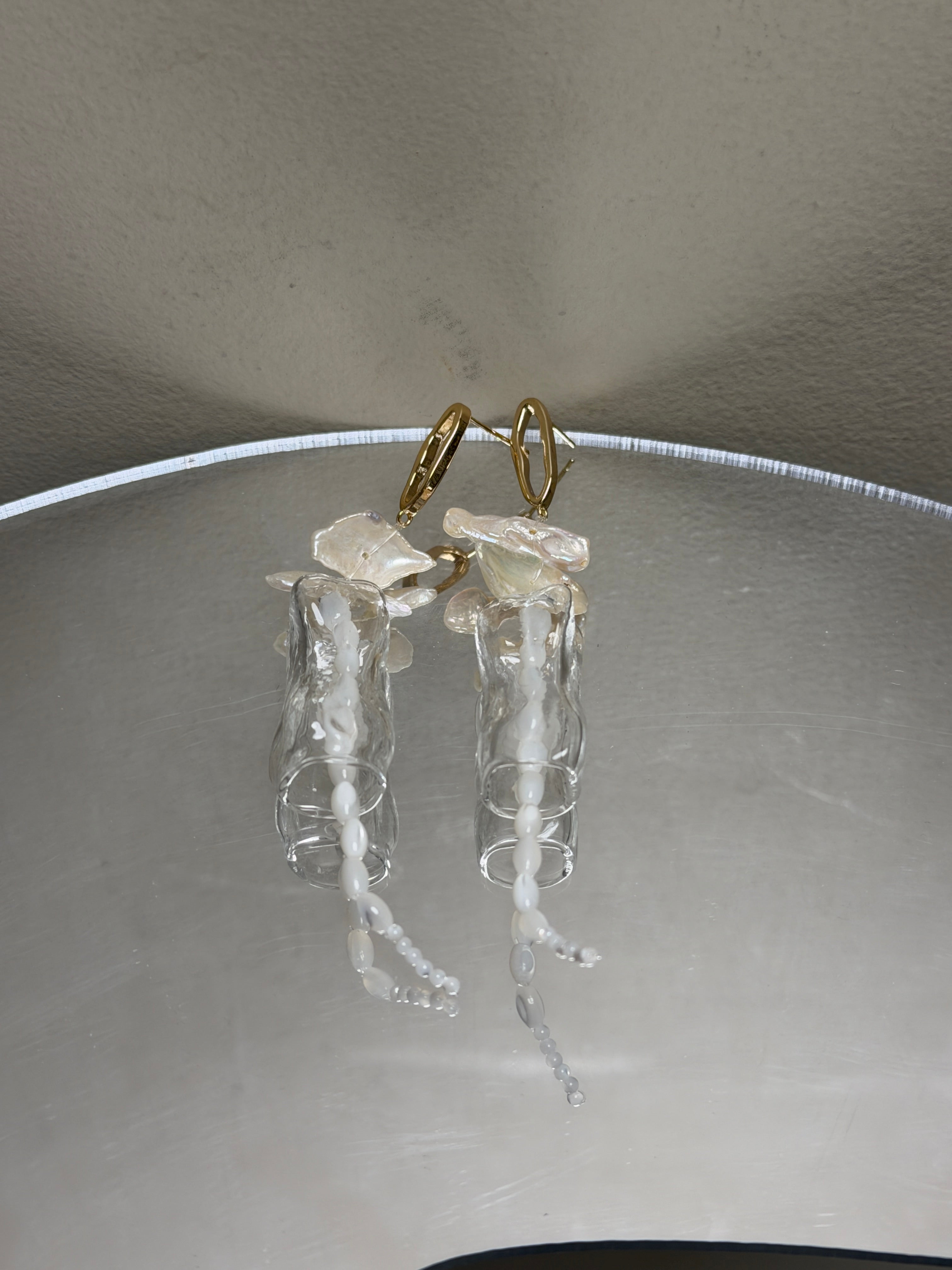 COSiii Orecchini Artigianali in Perla Naturale, Madreperla e Vetro Soffiato – Argento 925 & Placcatura Oro 14k