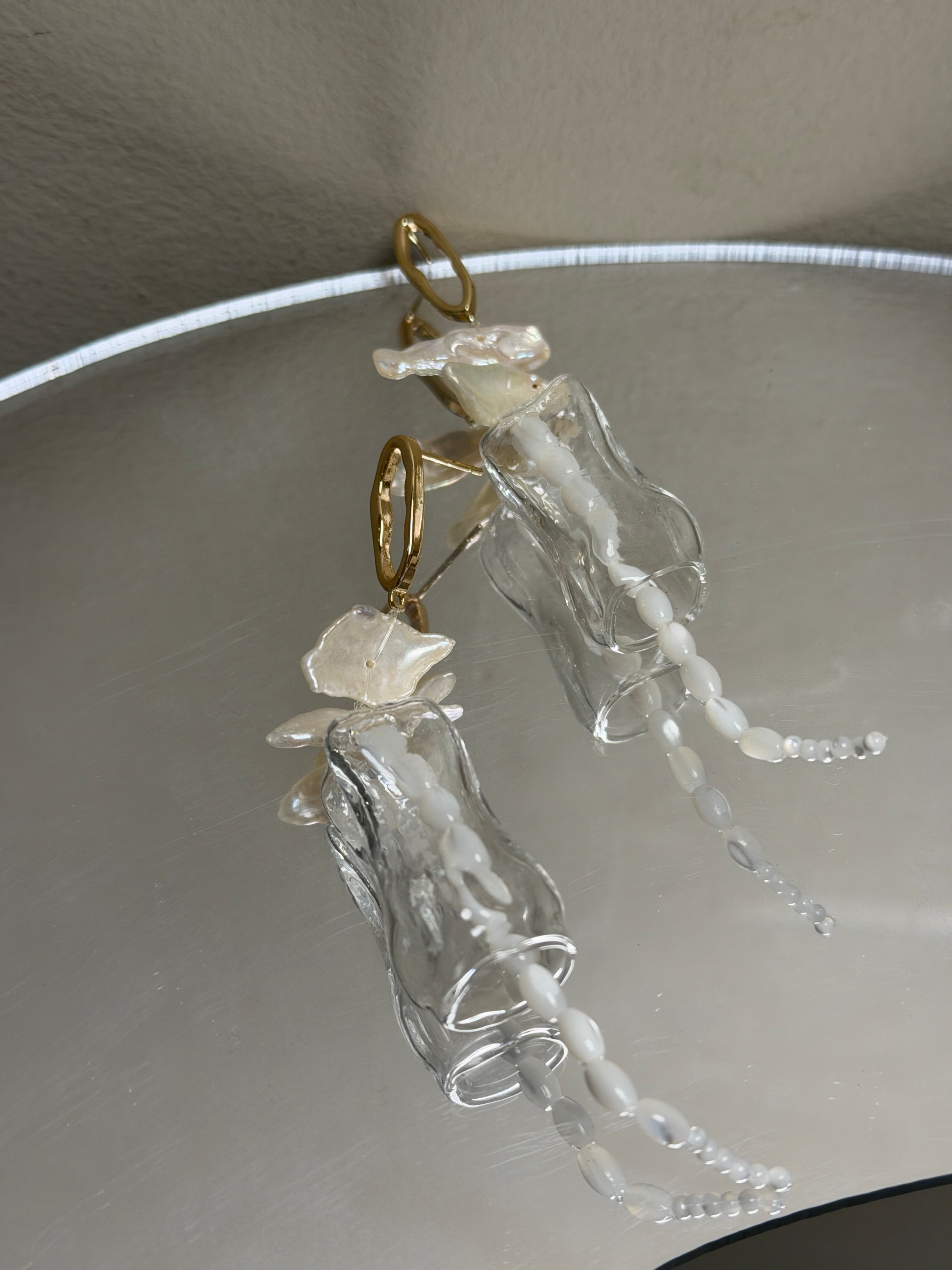 COSiii Orecchini Artigianali in Perla Naturale, Madreperla e Vetro Soffiato – Argento 925 & Placcatura Oro 14k