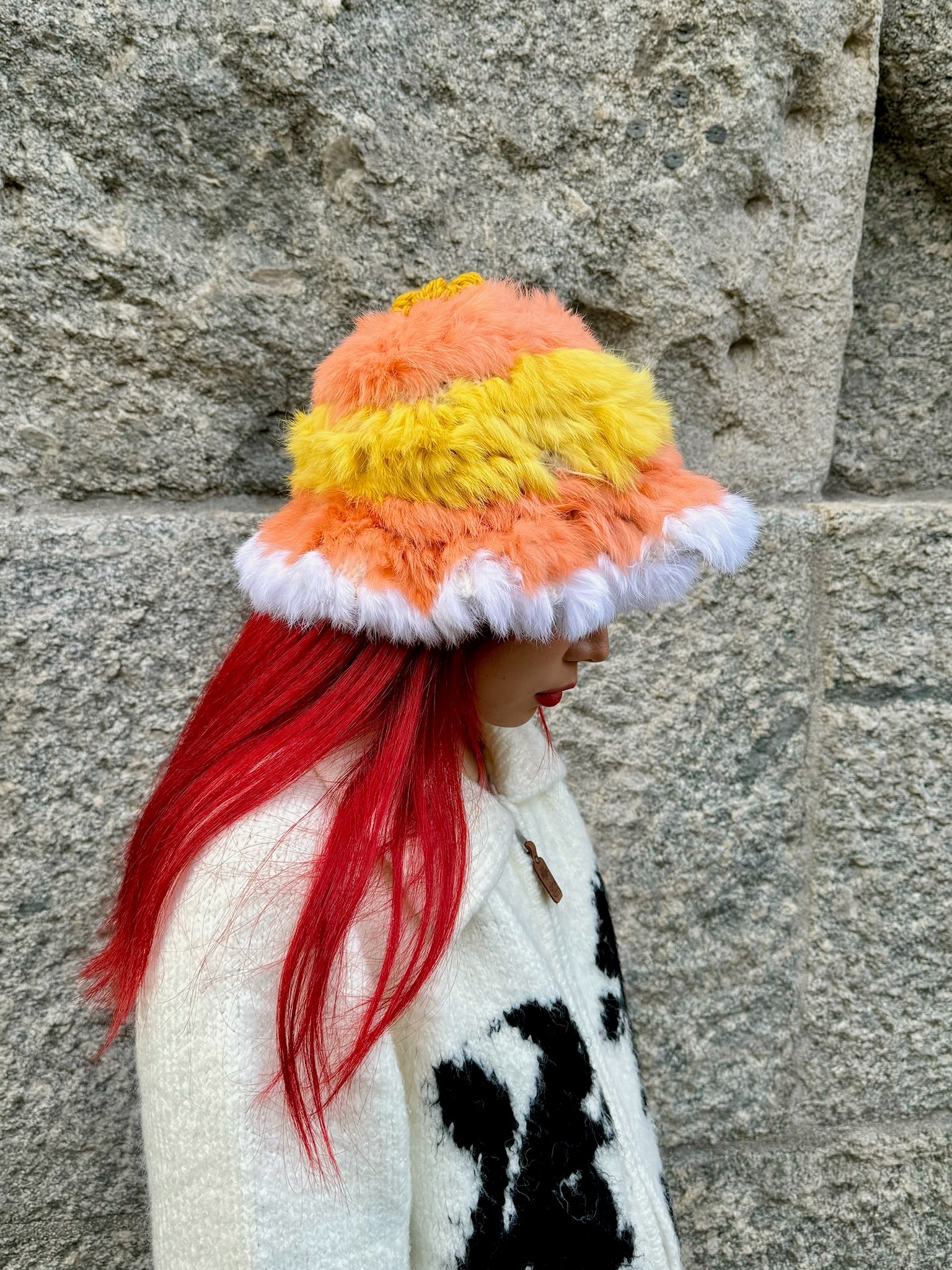 Fur woven hat with woolen flowers decoration