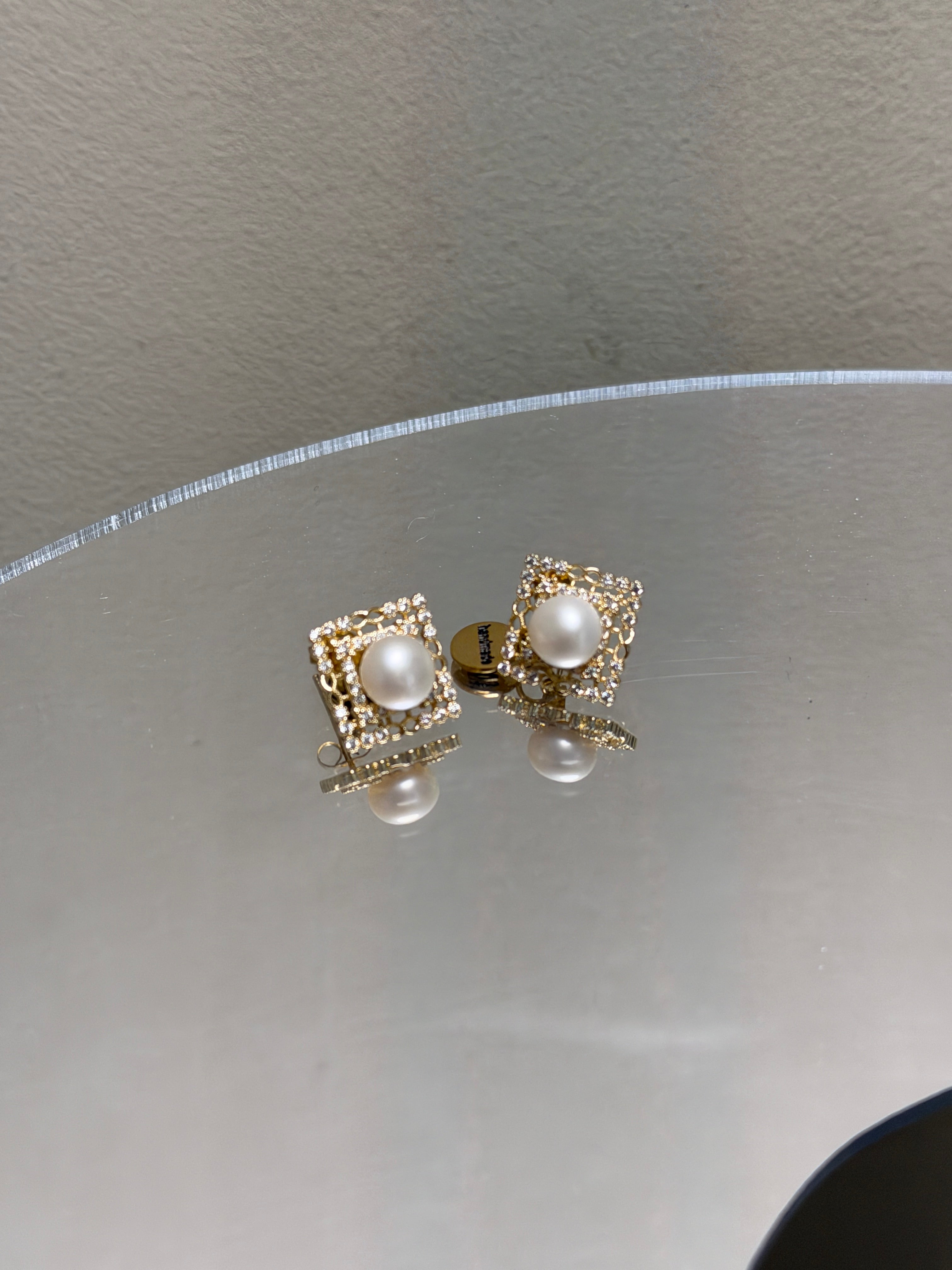 COSiii Orecchini con Perla Naturale e Micro Zirconi | Design Elegante