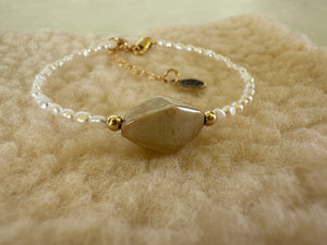 Natural pearl bracelet with vintage ceramic beads