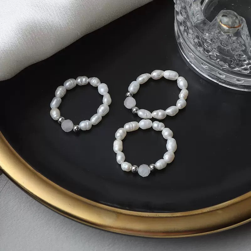 COSiii Anello Elastico con Perle Naturali e Cristallo – Taglia Unica