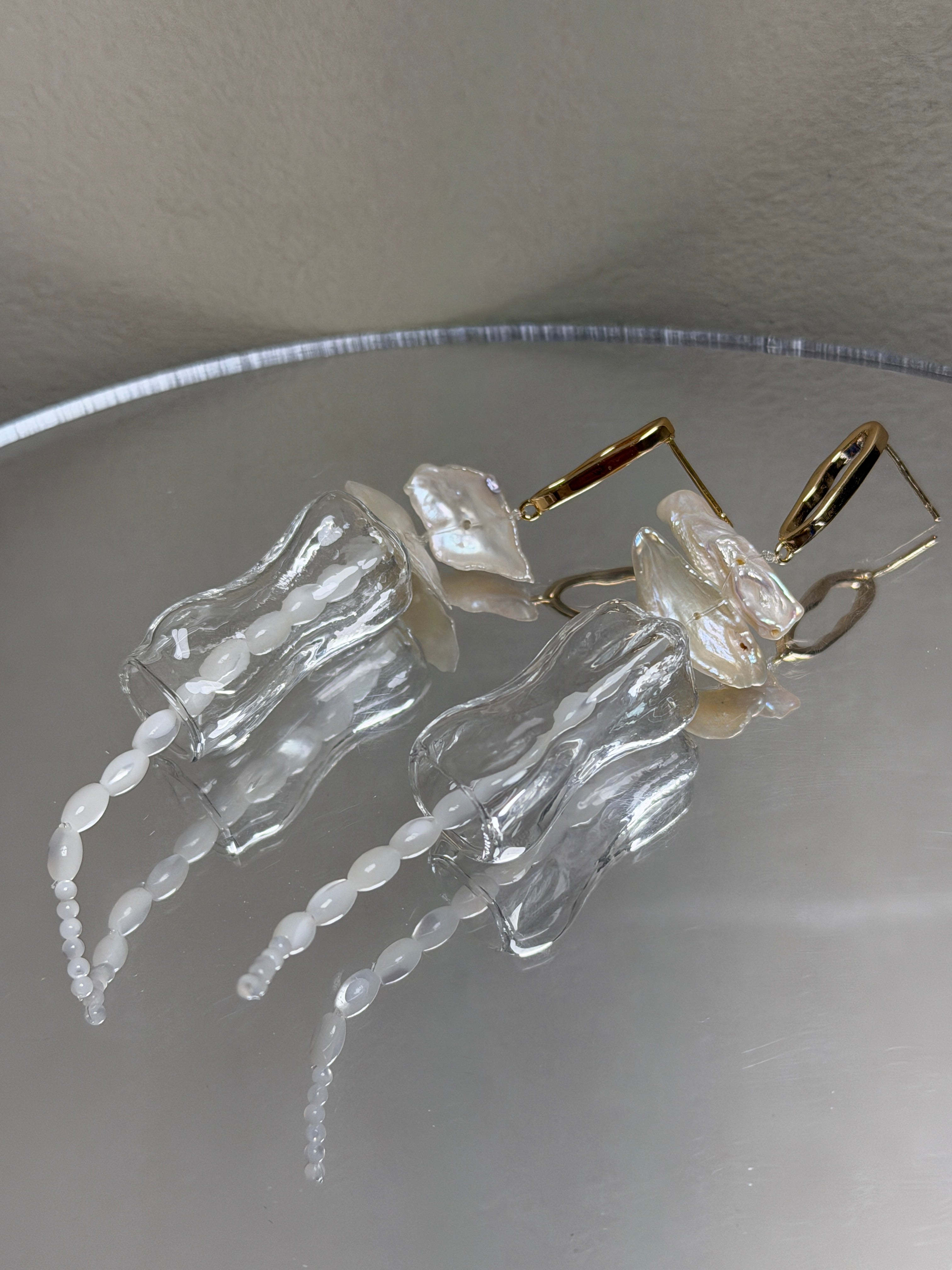 COSiii Orecchini Artigianali in Perla Naturale, Madreperla e Vetro Soffiato – Argento 925 & Placcatura Oro 14k