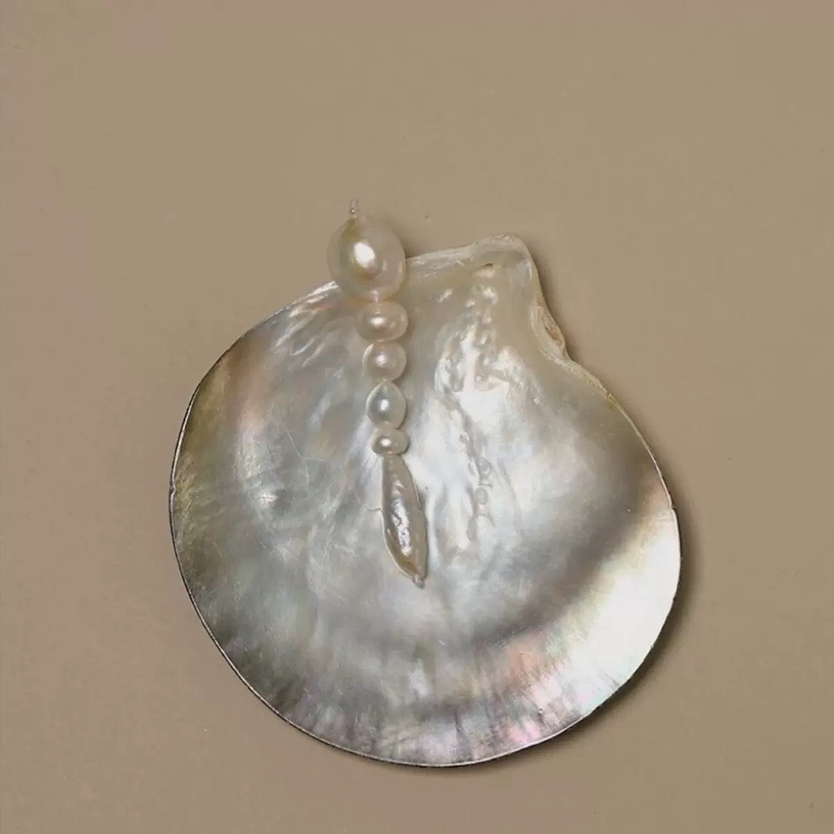 COSiii Orecchini Pendenti con Perle Naturali – Eleganza Irregolare