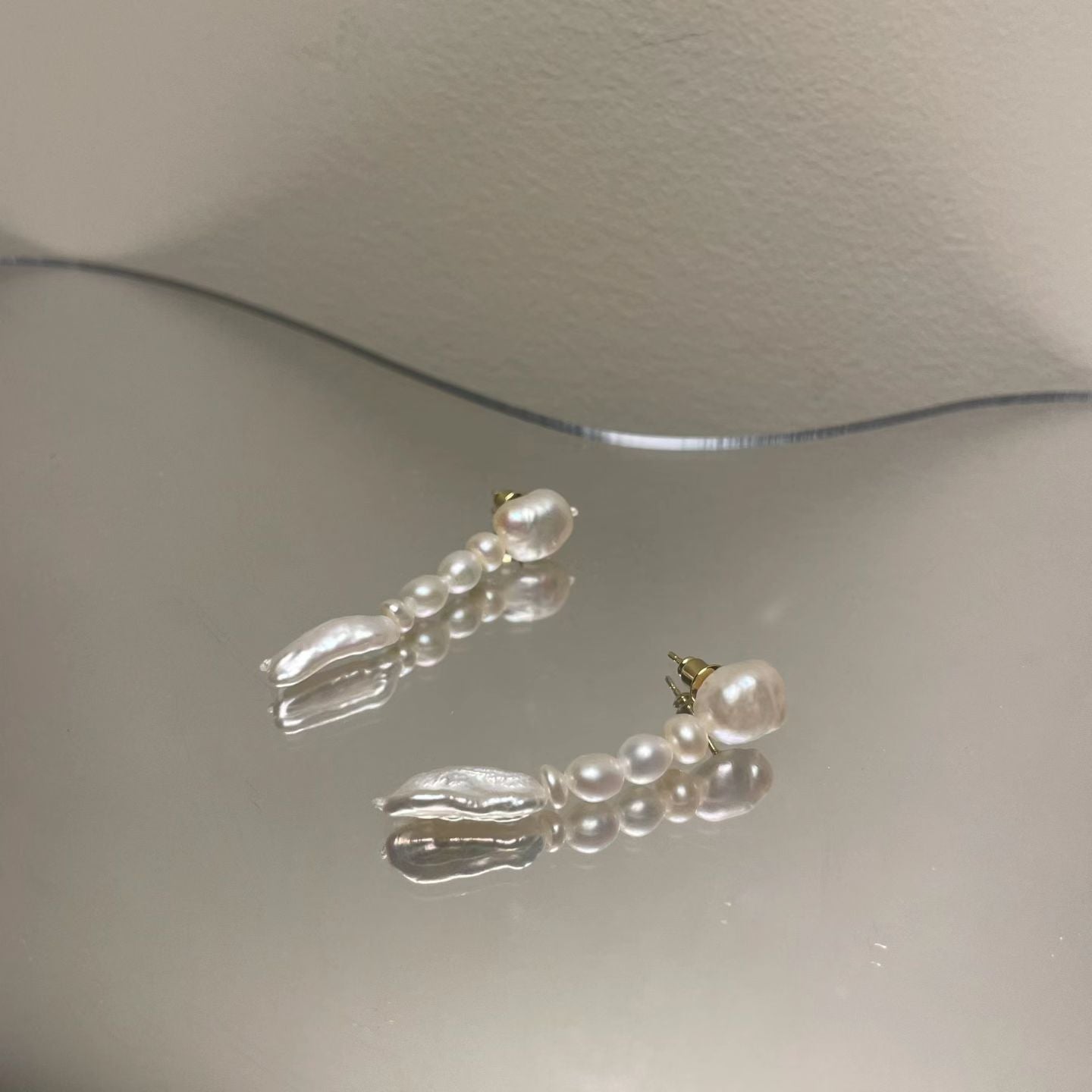 COSiii Orecchini Pendenti con Perle Naturali – Eleganza Irregolare