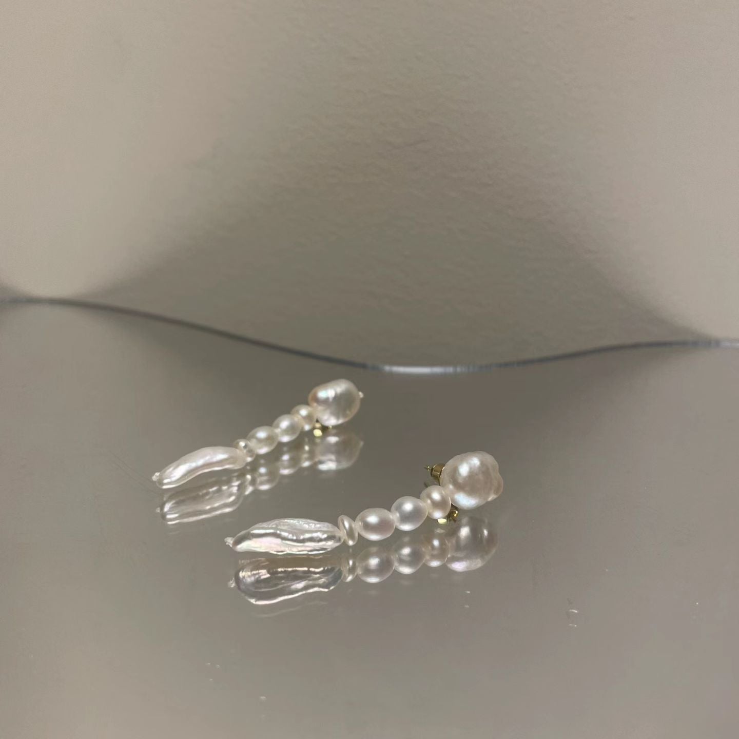 COSiii Orecchini Pendenti con Perle Naturali – Eleganza Irregolare