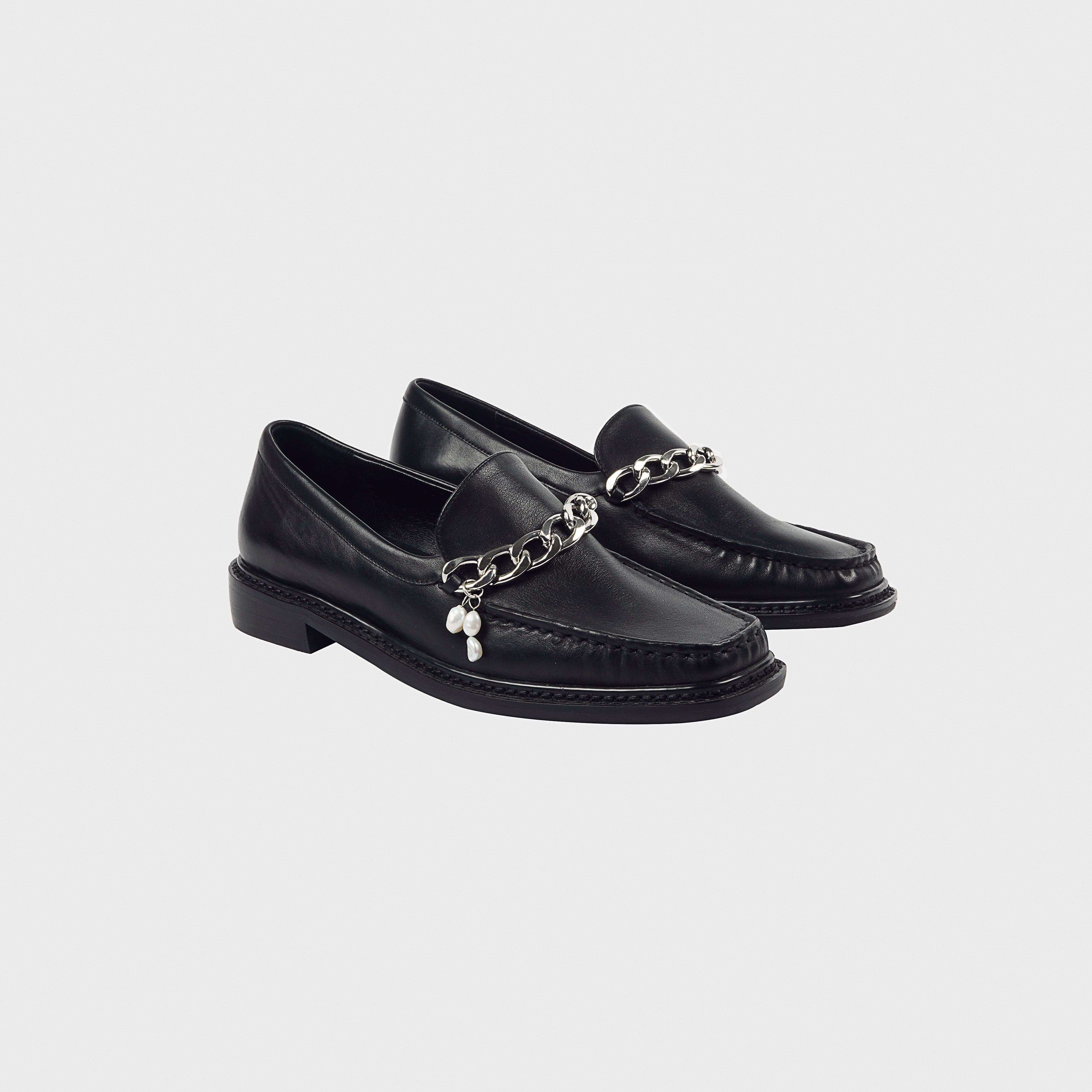 RIMA  Chain With Pearl Point Loafers BLACK