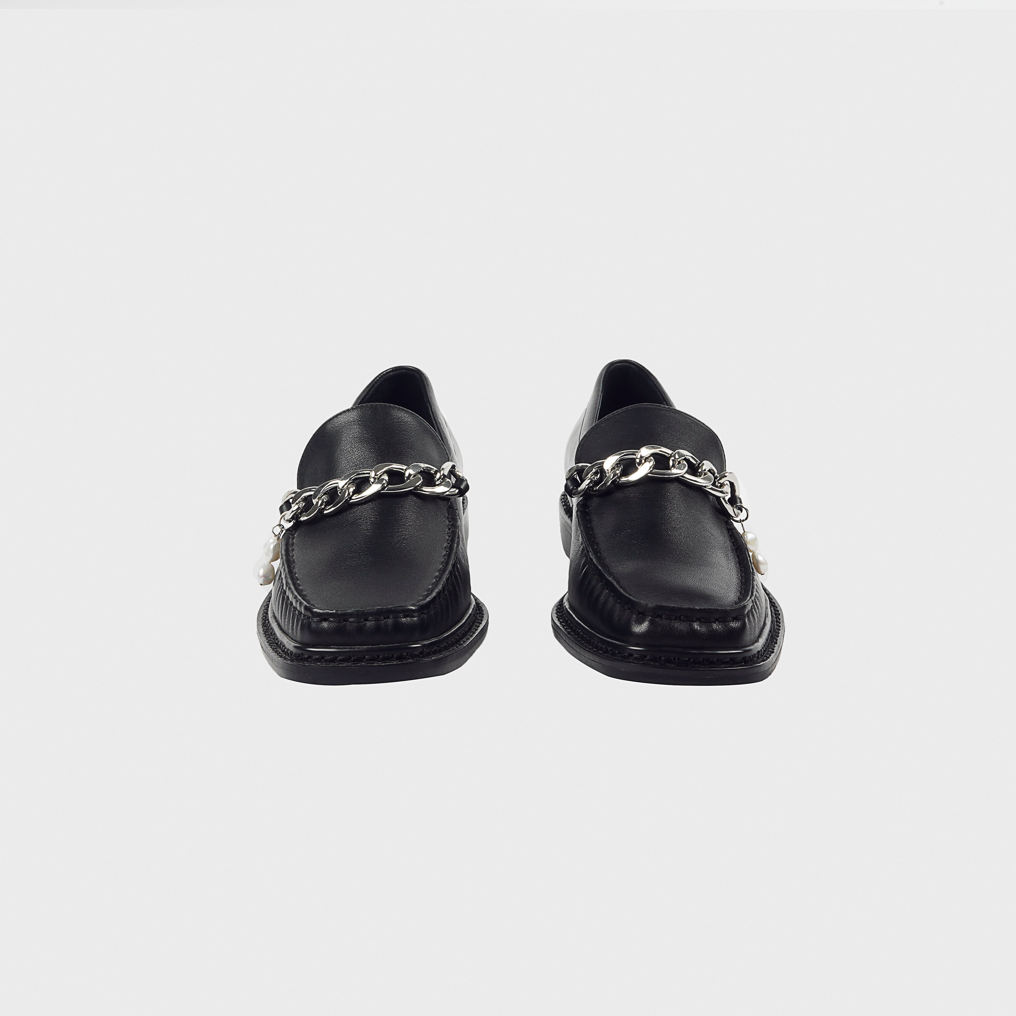 RIMA  Chain With Pearl Point Loafers BLACK